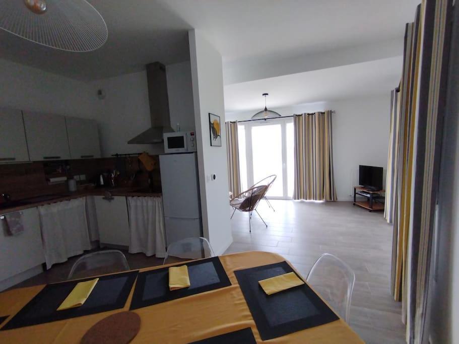 Appartement Climatise Au Coeur De La Provence Lac Et Parcs D'Attractions 10Mn Avignon Monteux Buitenkant foto