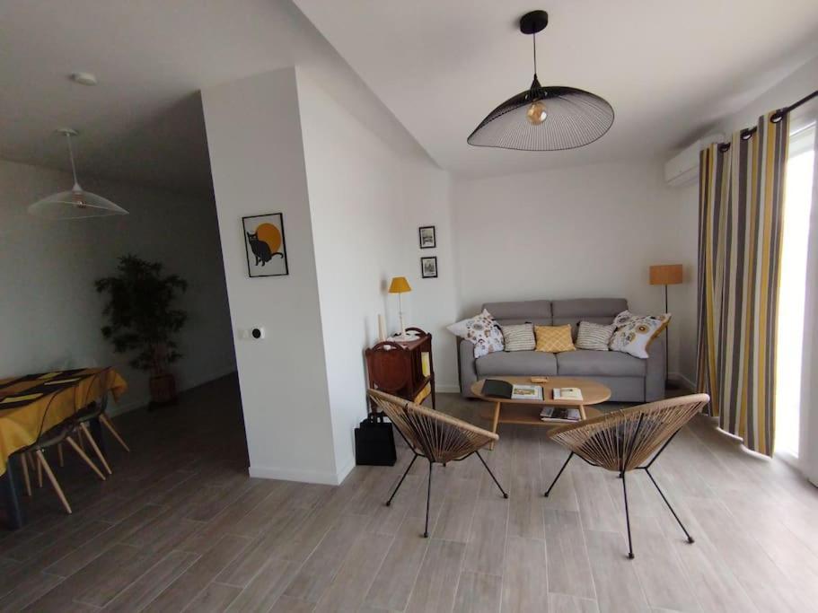 Appartement Climatise Au Coeur De La Provence Lac Et Parcs D'Attractions 10Mn Avignon Monteux Buitenkant foto