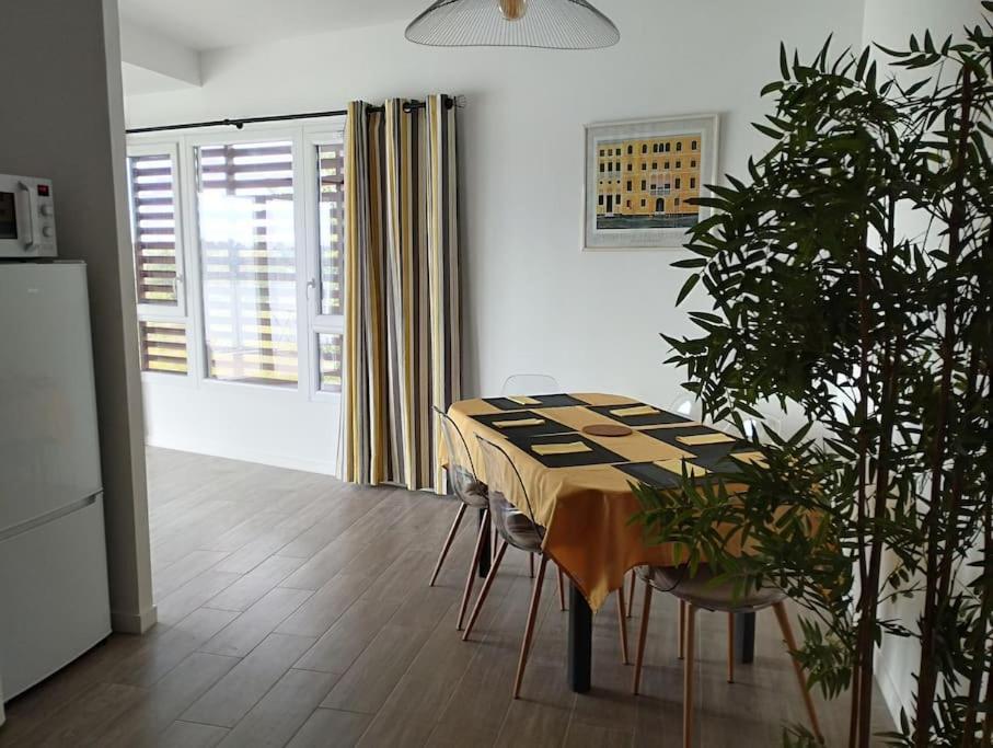 Appartement Climatise Au Coeur De La Provence Lac Et Parcs D'Attractions 10Mn Avignon Monteux Buitenkant foto